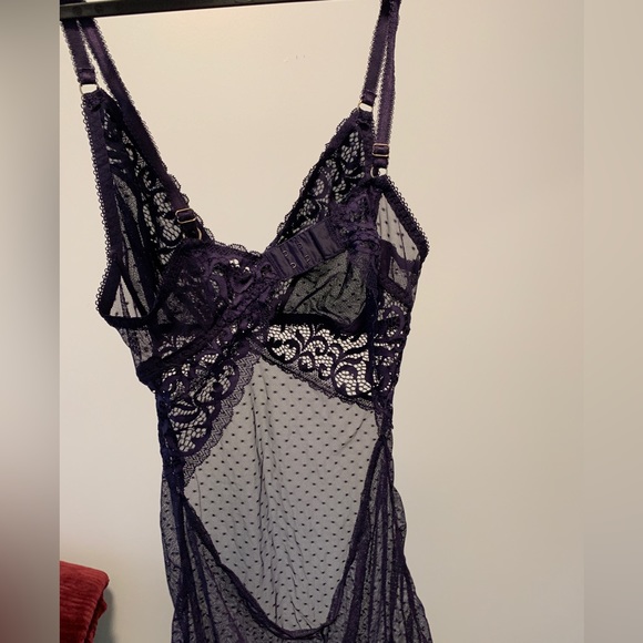 Purple-blue open back chemise - Picture 2 of 5